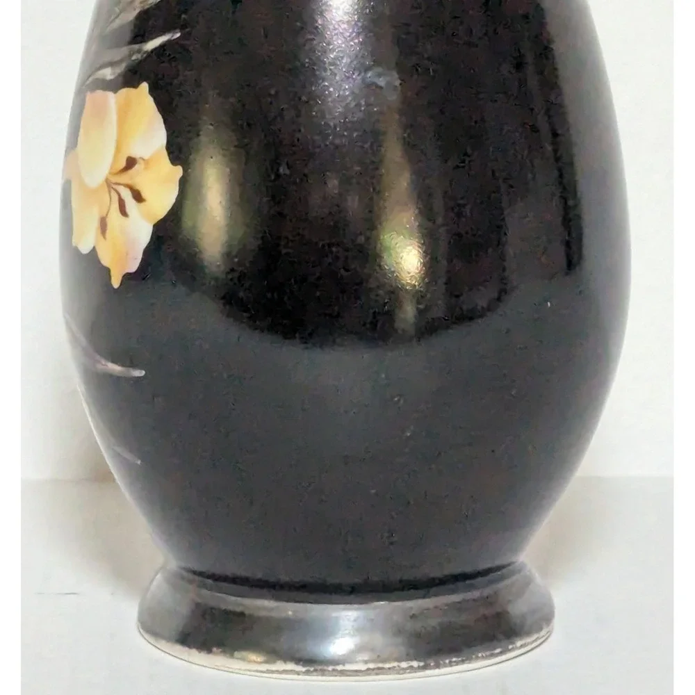 Johann Seltmann Vohenstrauß, Bavaria, Hand-Painted Porcelain Vase 1901 - 1932
